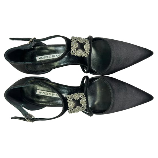 Manolo Blahnik Seneca mit Kristallen verzierte Pumps aus schwarzem Satin - Image 5