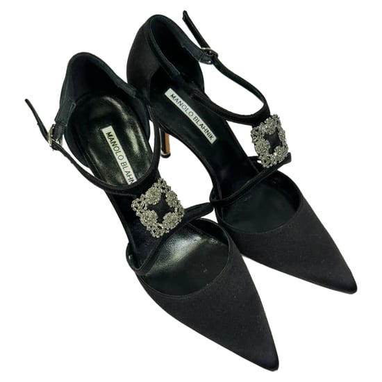 Manolo Blahnik Seneca mit Kristallen verzierte Pumps aus schwarzem Satin - Image 6