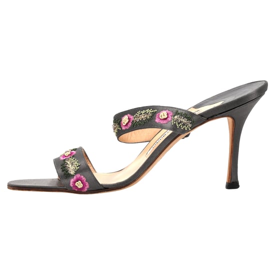 Manolo Blahnik Bestickte Absatzmules aus schwarzem Satin - Image 2