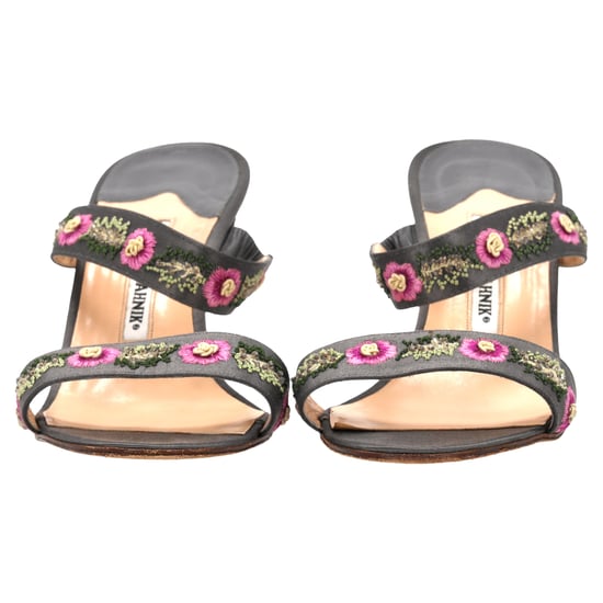 Manolo Blahnik Bestickte Absatzmules aus schwarzem Satin - Image 4