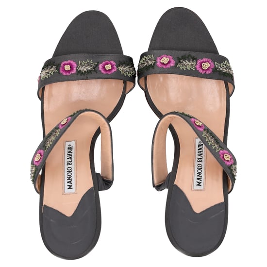 Manolo Blahnik Bestickte Absatzmules aus schwarzem Satin - Image 5