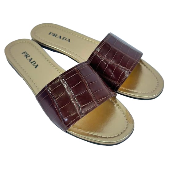 Prada Krokodilgeprägte Flachsandalen aus braunem Leder - Image 6