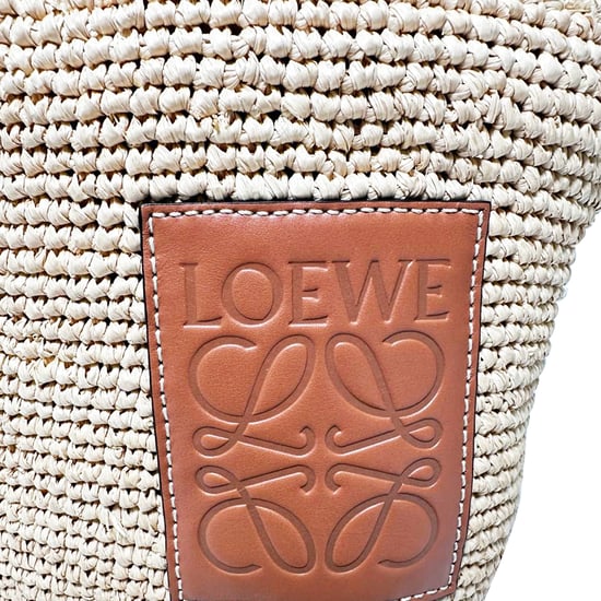 Loewe Pochette Bucket Bag aus tanfarbener Raffia - Image 5