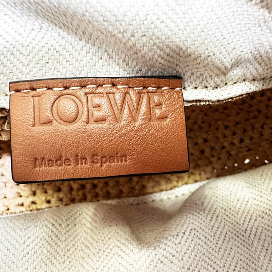 Loewe Pochette Bucket Bag aus tanfarbener Raffia - Image 6