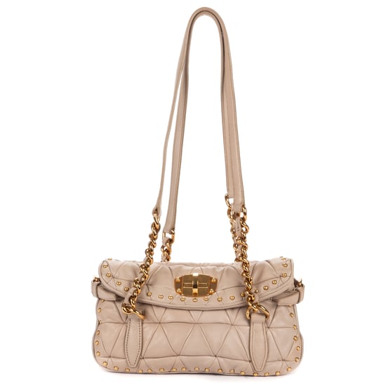 Turn Lock Studded Flap Schultertasche - Image 1