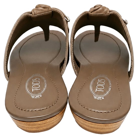 Tod's Zehentrenner-Sandalen mit Schleifenakzent in braunem Wildleder - Image 4
