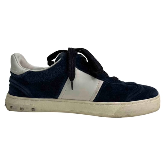 Valentino Garavani Flycrew Low-Top-Sneaker aus marineblauem Wildleder - Image 1