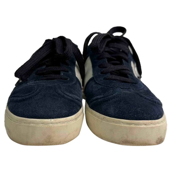 Valentino Garavani Flycrew Low-Top-Sneaker aus marineblauem Wildleder - Image 2