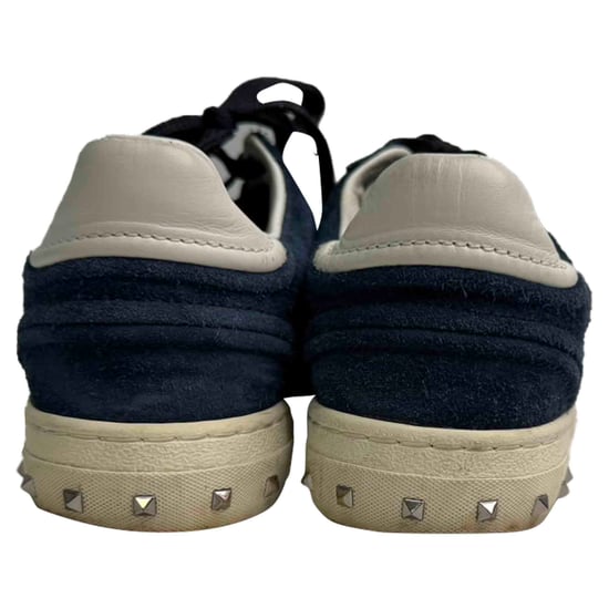 Valentino Garavani Flycrew Low-Top-Sneaker aus marineblauem Wildleder - Image 3