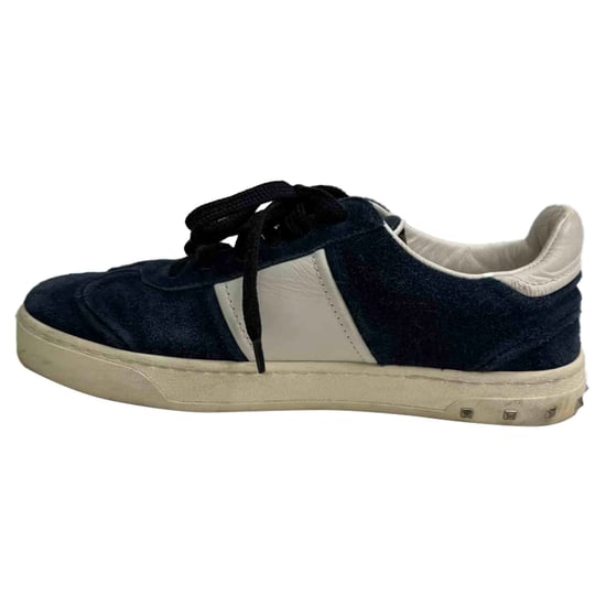 Valentino Garavani Flycrew Low-Top-Sneaker aus marineblauem Wildleder - Image 4