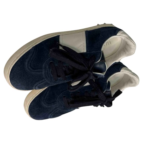 Valentino Garavani Flycrew Low-Top-Sneaker aus marineblauem Wildleder - Image 5