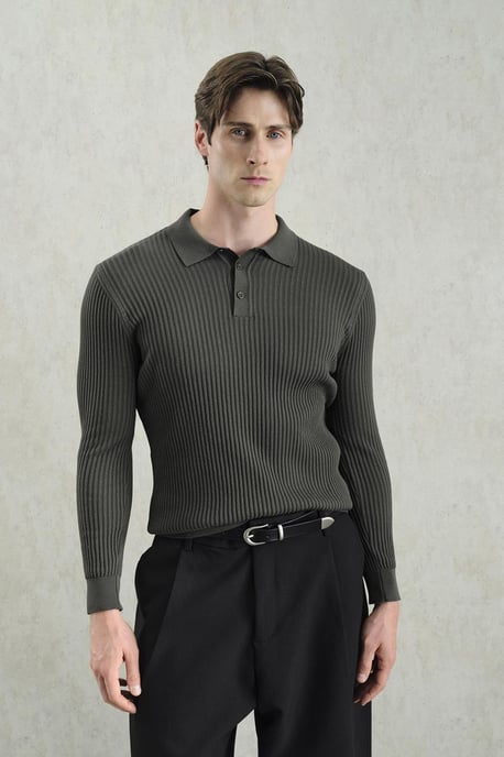 Slim Fit Poloshirt mit Stehkragen - Image 1