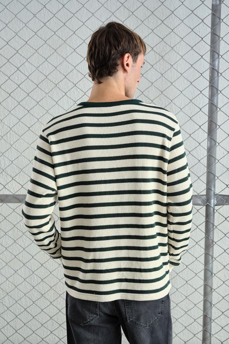 Gestreiftes Langarm-Shirt mit Rundhalsausschnitt und Knopfdetails - Image 3