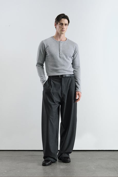 Weite gestreifte plissierte Hose - Image 2