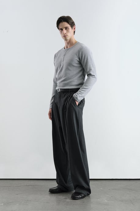 Weite gestreifte plissierte Hose - Image 3