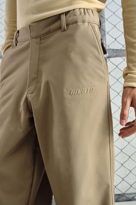 Weite Gabardine-Hosen mit Taschen - Image 2