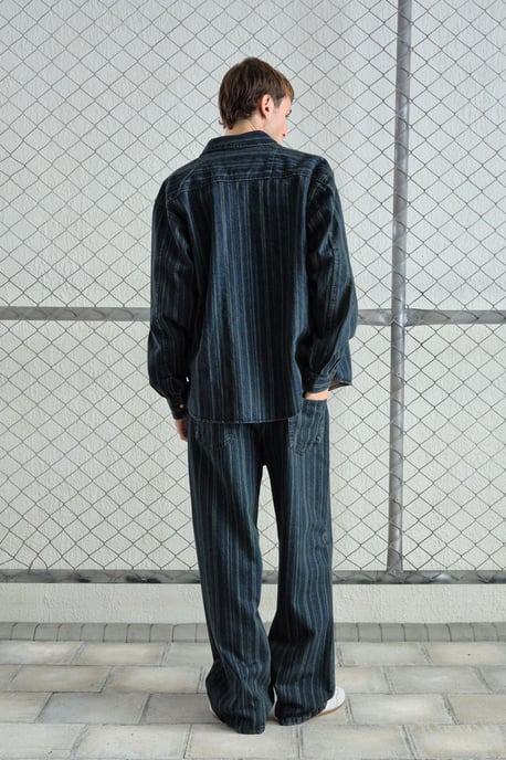 Gestreiftes Denim-Hemd mit Knopf und Tasche - Image 4