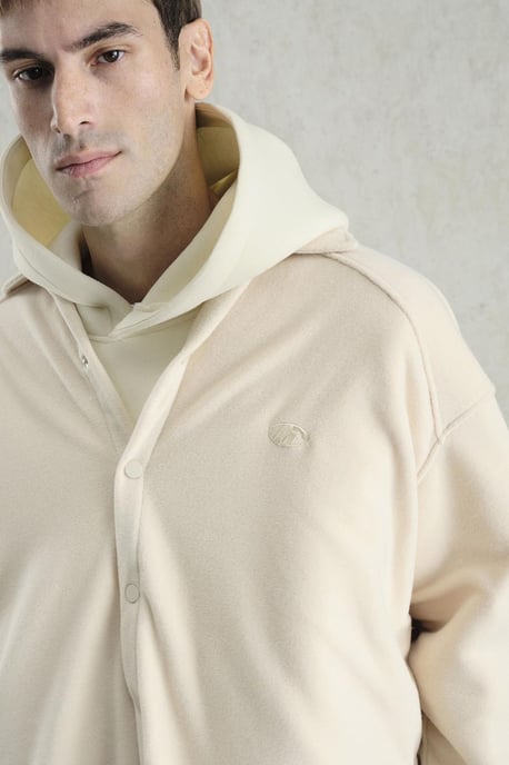 Übergroßes Plüschshirt mit Druckknopfverschluss - Image 2
