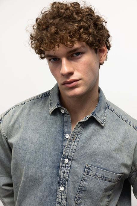 Regular Fit Denim Hemd mit Knöpfen und Tasche - Image 2