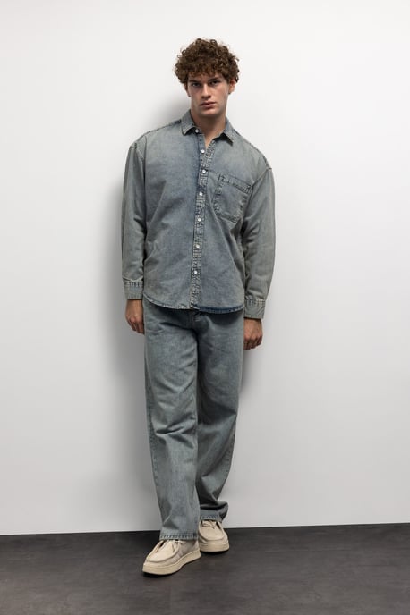 Regular Fit Denim Hemd mit Knöpfen und Tasche - Image 3