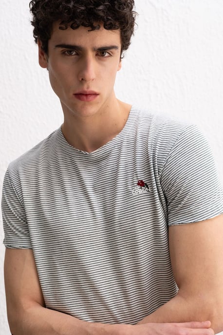 Gesticktes gestreiftes Rundhals-T-Shirt - Image 5