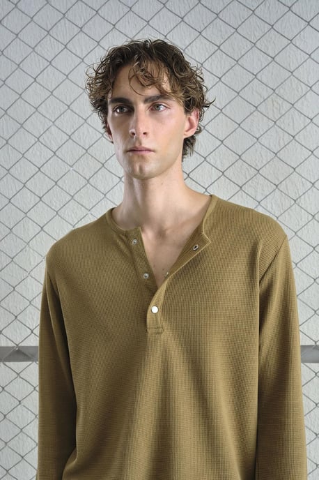 Komfort Fit Langarm Button-Down T-Shirt - Image 5