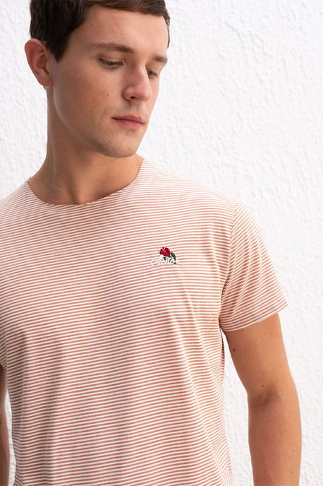 Gestreiftes besticktes Rundhals-T-Shirt - Image 4