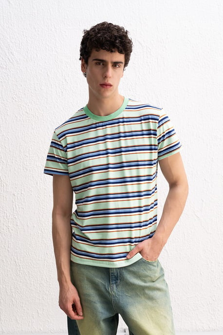 Comfort Fit Rundhalsausschnitt Gestreiftes T-Shirt - Image 1
