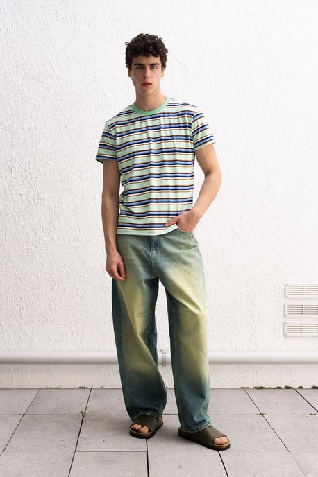 Comfort Fit Rundhalsausschnitt Gestreiftes T-Shirt - Image 3