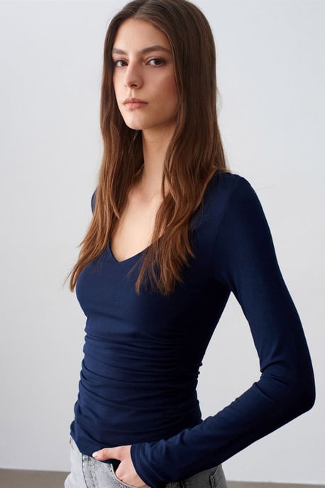 Schmale Passform V-Ausschnitt Strickbluse - Image 3