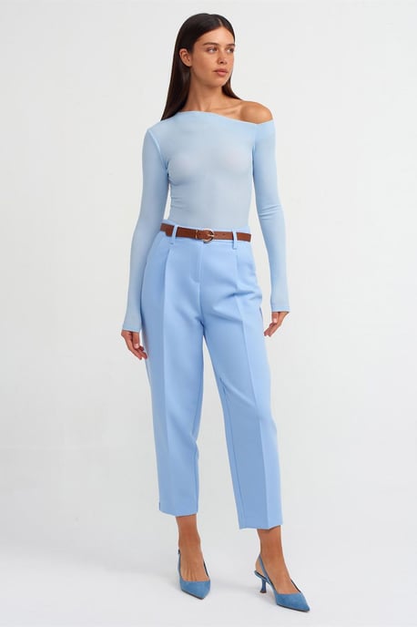 Slim Fit Asymmetrische Cut-Out Bluse - Image 4