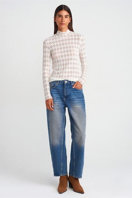 Schlankes Spitze-Turtleneck-Bluse - Image 3