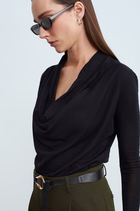 Schlank geschnittene Wollbluse mit Kapuze - Image 1