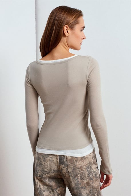 Slim Fit Baumwollshirt mit Rundhalsausschnitt - Image 2