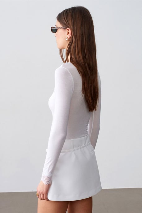 Schmal geschnittene V-Ausschnitt Spitze Bluse - Image 2