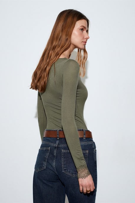 Schmal geschnittene V-Ausschnitt Spitze Bluse - Image 2