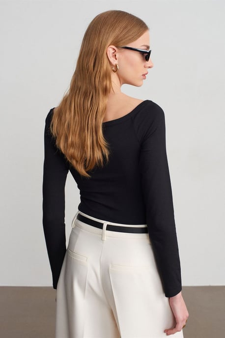 Slim-Fit Boot-Ausschnitt Body Bluse - Image 2