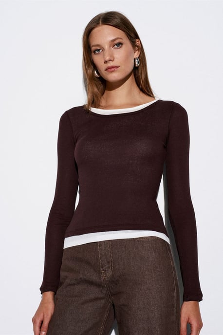 Slim Fit Baumwollshirt mit Rundhalsausschnitt - Image 3