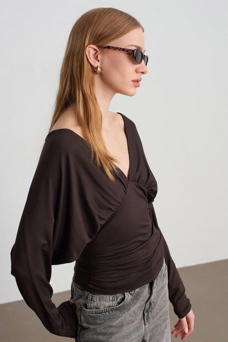 Schlanke Passform V-Ausschnitt Wickelbluse - Image 3