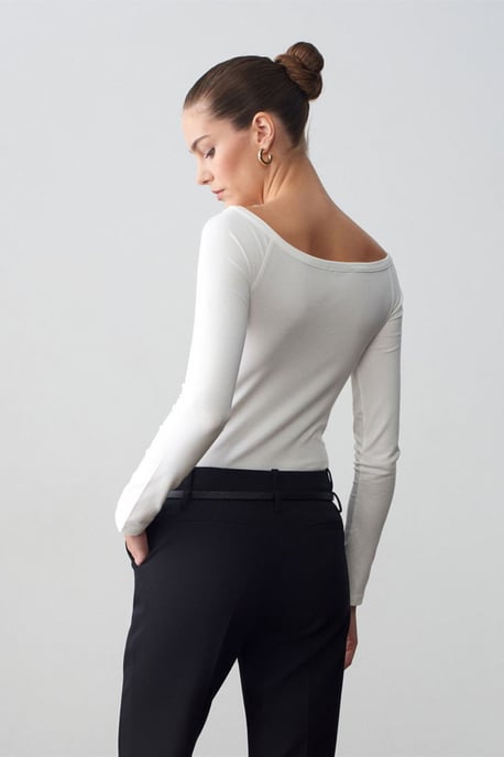 Slim-Fit Boot-Ausschnitt Body Bluse - Image 2
