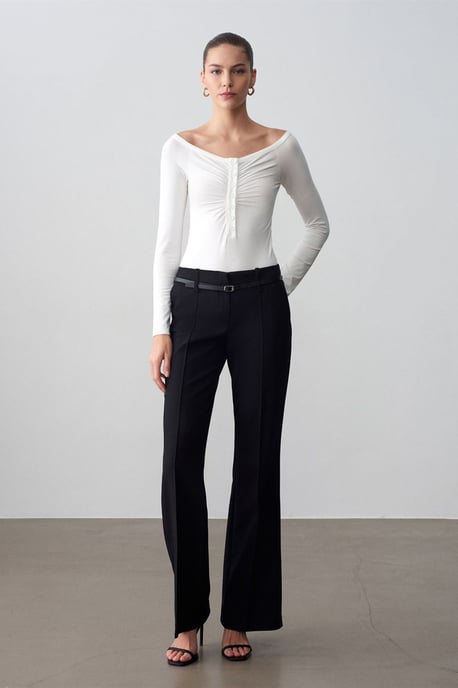 Slim-Fit Boot-Ausschnitt Body Bluse - Image 4
