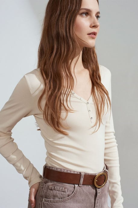 Slim Fit Baumwollbluse mit langen Ärmeln und Knopfleiste - Image 1