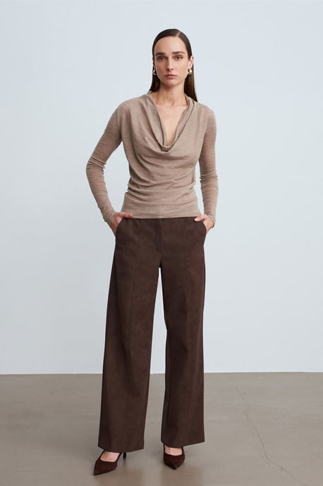 Schlanke Wollbluse mit Cowl-Neck - Image 4