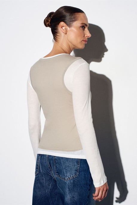 Taillierte Baumwollbluse mit Rundhalsausschnitt und langen Ärmeln - Image 2