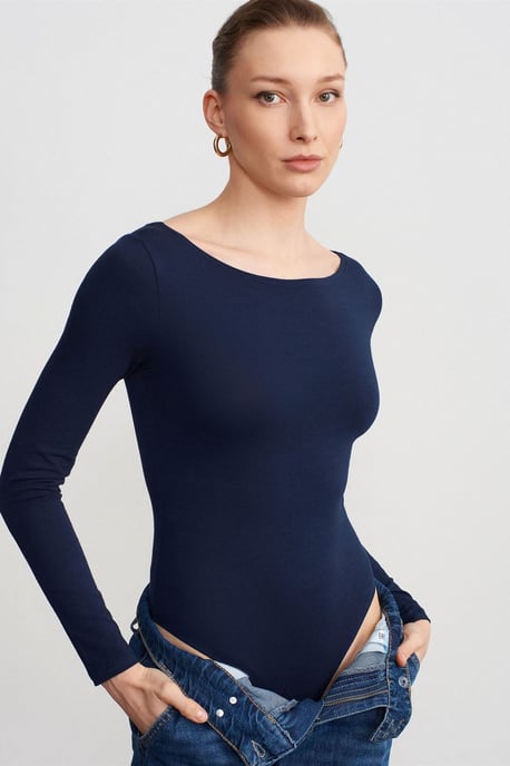 Schmal geschnittenes Bodysuit mit Bootsausschnitt - Image 3