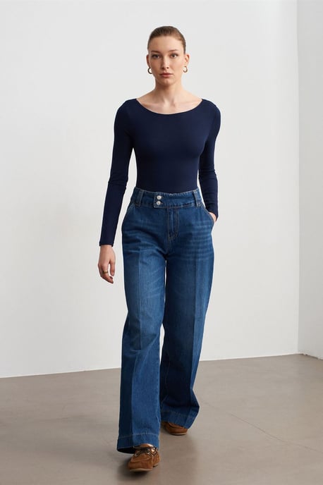 Schmal geschnittenes Bodysuit mit Bootsausschnitt - Image 4