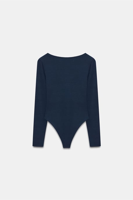 Schmal geschnittenes Bodysuit mit Bootsausschnitt - Image 6