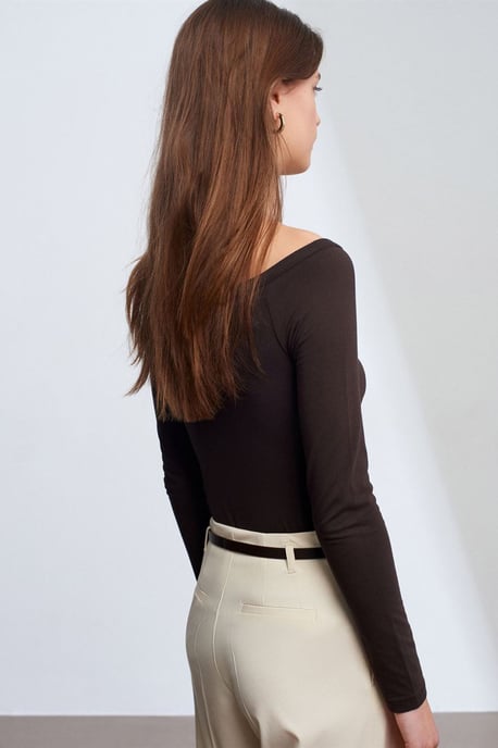 Slim-Fit Boot-Ausschnitt Body Bluse - Image 2