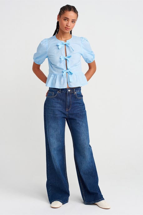 Damen Cropped Bluse mit Schleifendetail - Image 4