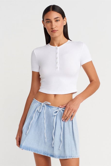 Slim Fit Kurzbluse mit Knöpfen - Image 1